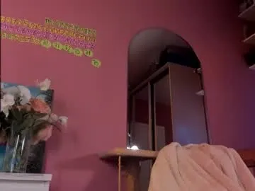 caroline_kiparis Image 7