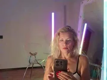 julia_giulia Image 4